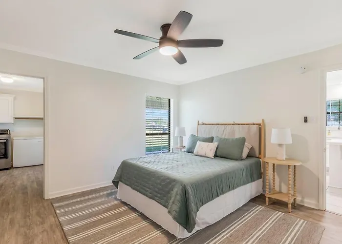 Updated & Centrally Located 3 Bed * Lafayette