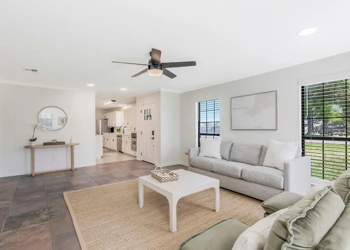 Updated & Centrally Located 3 Bed * Lafayette