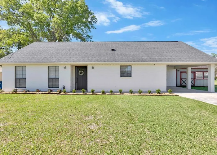 Updated & Centrally Located 3 Bed