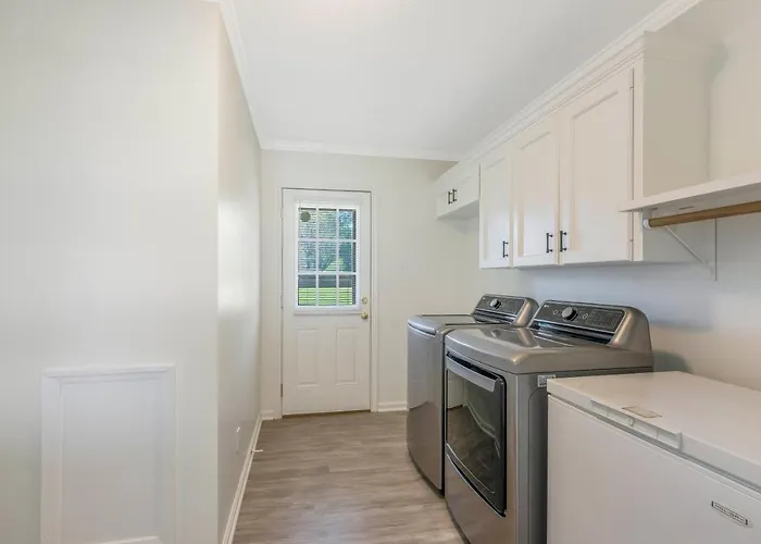 Updated & Centrally Located 3 Bed *