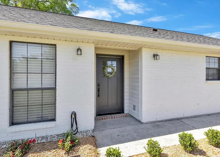 Holiday home Updated & Centrally Located 3 Bed Lafayette
