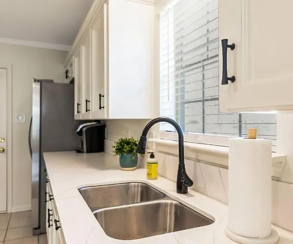 Updated & Centrally Located 3 Bed * Lafayette